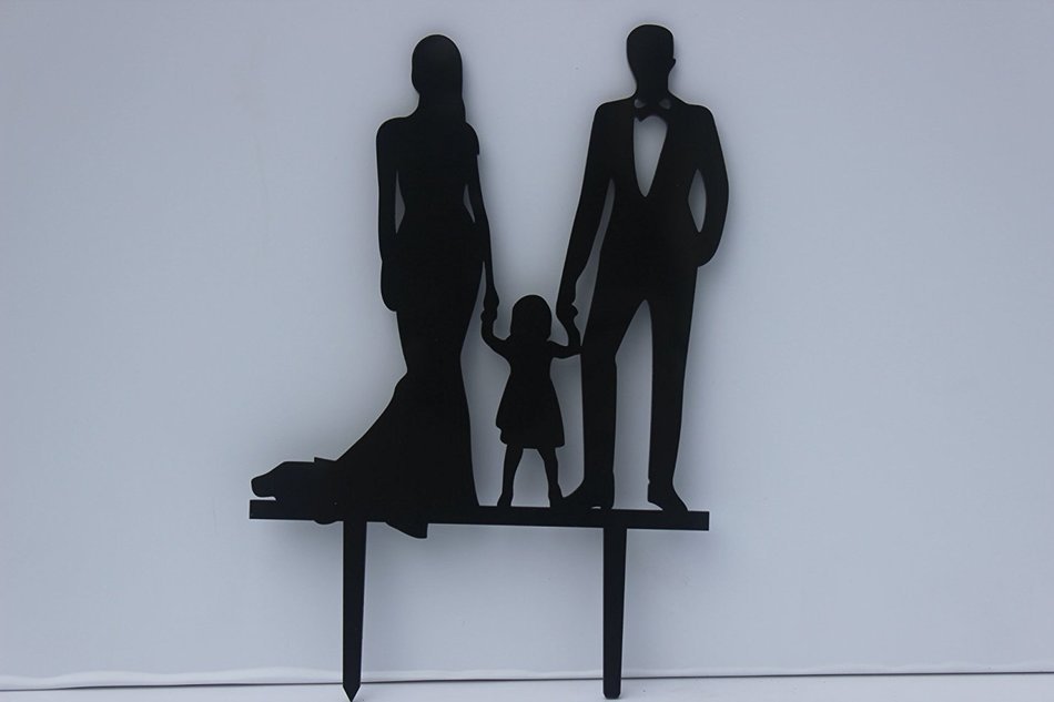 Meijiafei Bride and Groom Hold Little Girl Together Family Anniversary Cake Topper
