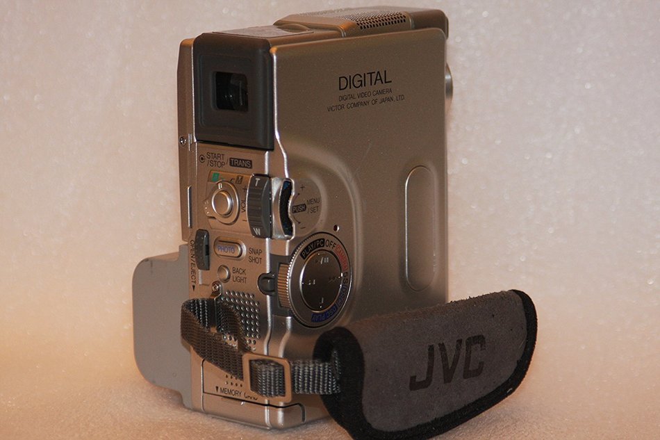 JVC GR-DVM70U Digital Cybercam Camcorder with Built-in Digital Still Mode N4