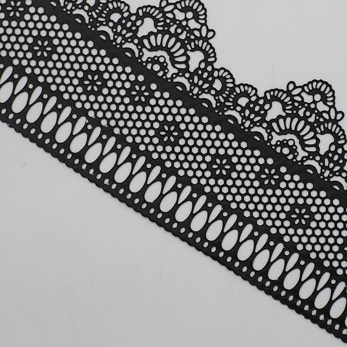 Funshowcase Ready to Use Edible Cake Lace Lattice with Small Daisy Black 14-inch 10-piece Set N4