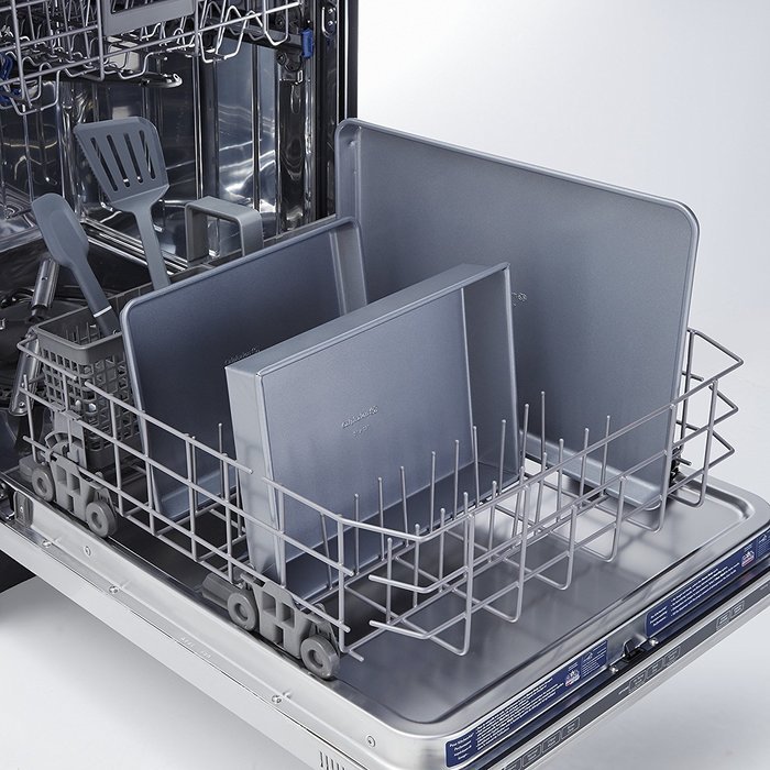 Calphalon Nonstick Bakeware, Square Cake Pan, 8-inch N6