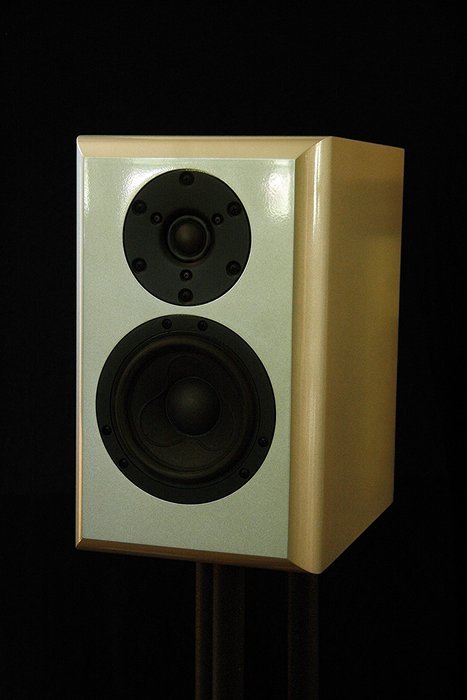 Resolution S bookshelf speaker, silver