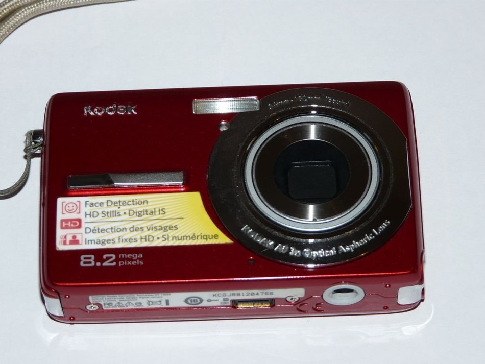 Kodak EasyShare MD863 8.2MP 3x Optical/5x Digital Zoom HD Camera (Red) N2