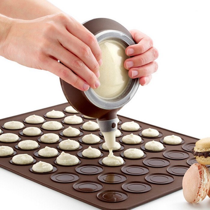 WOMHOPE Silicone Decomax Pen with 4 Nozzles + 1 x Baking Sheet - Cup Cake Muffin Pastry Cream Icing Nozzle - Macaron... N5