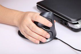 Delux M618LU Wired Vertical Ergonomic Mice Mouse USB Laser Comfort N4
