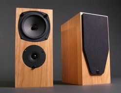 Rega - RS1 - Bookshelf Speakers in Cherry