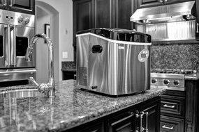 Newair AI-215SS Stainless Steel Portable Ice Maker with 50 Lbs. Daily Capacity N18