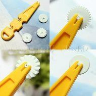 Embosser 3 Wheel Fondant Cake Icing Decorating Sugarcraft Cutter Mold Plastic