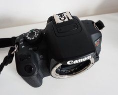 Canon T5i Body Only - International Version N6