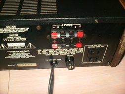 REALISTIC STA-2280 SYNTHESIZED AM/FM STEREO RECEIVER N8