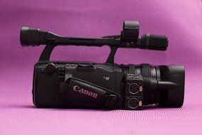 Canon XH A1 HDV 1080i Digital Video Camcorder w/ Camera Light N4