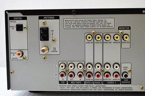 SONY STR-K740P SILVER FM STEREO FM AM RECEIVER 5.1 CHANNEL DIGITAL AUDIO/VIDEO CONTROL CENTER 80 WATTS N7