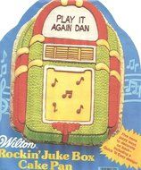 Wilton Rockin' Juke Box or Old Time Radio Cake Pan (502-1387, 1983) N2