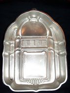 Wilton Rockin' Juke Box or Old Time Radio Cake Pan (502-1387, 1983) N3
