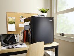 Insignia - 1.7 Cu. Ft. Compact Refrigerator - Black N4