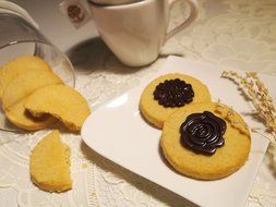 Siliconezone Chocochips Collection 8.9" Non-Stick Silicone Easter Chocolate Mold, Lime Green N8