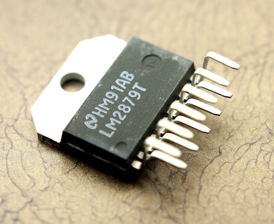 National Semiconductor IC Dual 8W Audio Amplifier LM2879T
