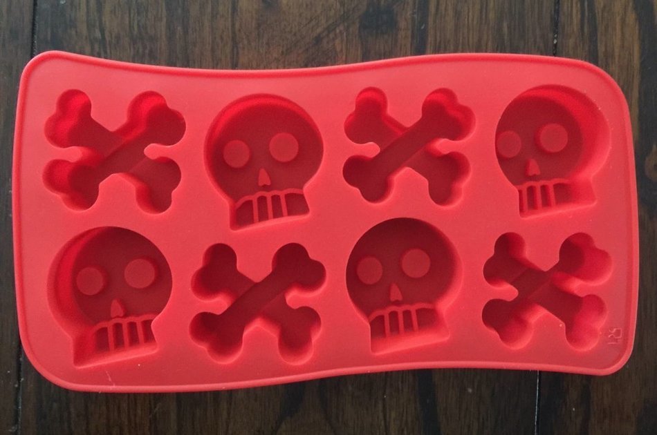 Skulls and bones Silicone Pan Candy Chocolate Halloween Mold Ice Tray N2