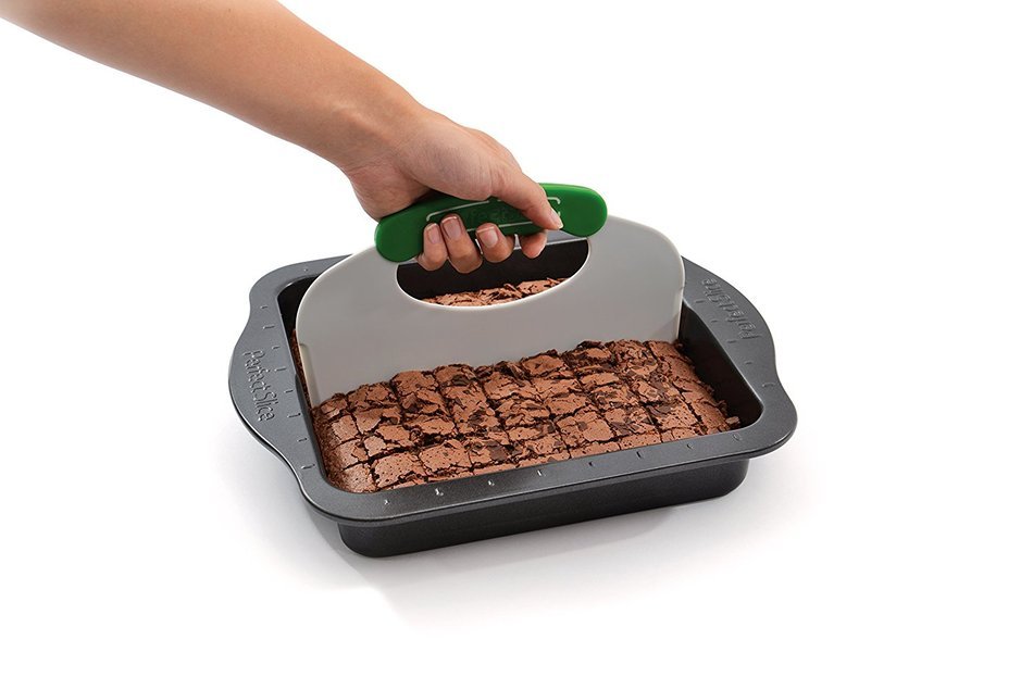 BergHOFF Perfect Slice 9" Square Cake Pan with Cutting Tool