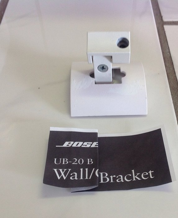 Bose premium jewel speaker w/wall bracket white N4