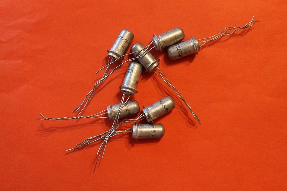 Transistors Germanium GT404B analogue AC127, AC141B USSR 8 pcs