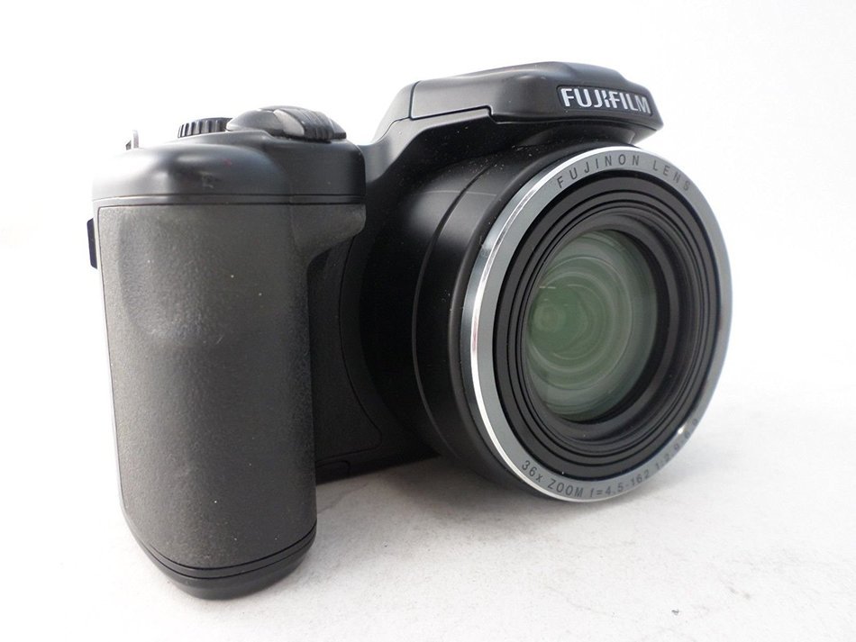 Fujifilm Finepix S8630 Camera Bundle 36X Wide-Angle Optical Zoom 16 MP 3.0 N2