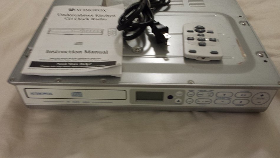Audiovox Under Cabinet Kitchen Am/fm Radio with Favorite Station Memory Presets