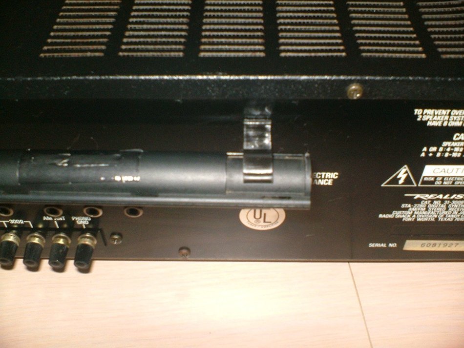 REALISTIC STA-2280 SYNTHESIZED AM/FM STEREO RECEIVER N9