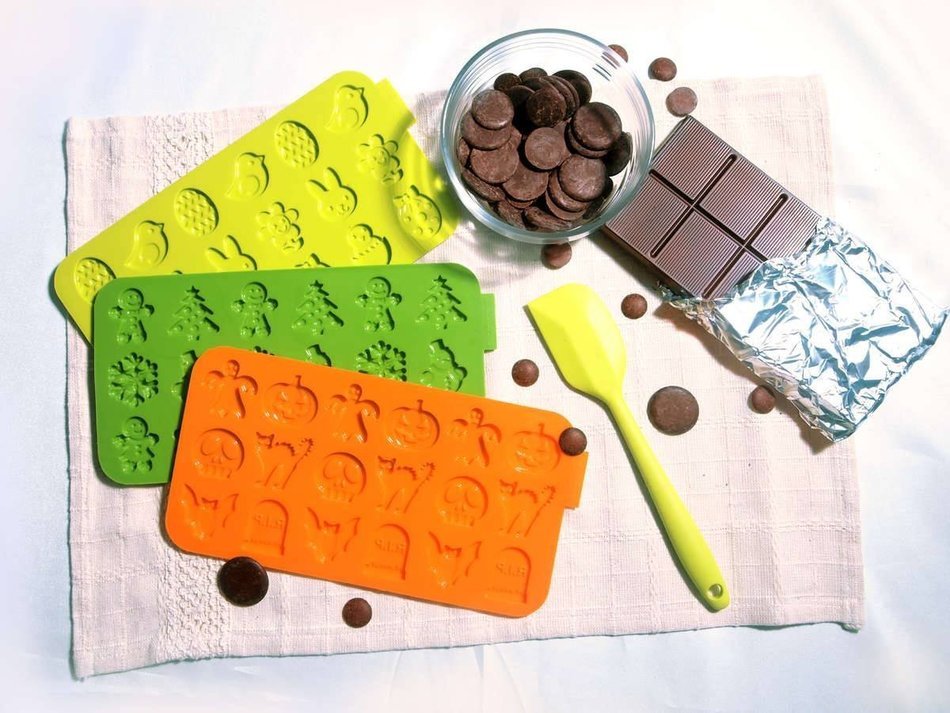 Siliconezone Chocochips Collection 8.9" Non-Stick Silicone Easter Chocolate Mold, Lime Green N3