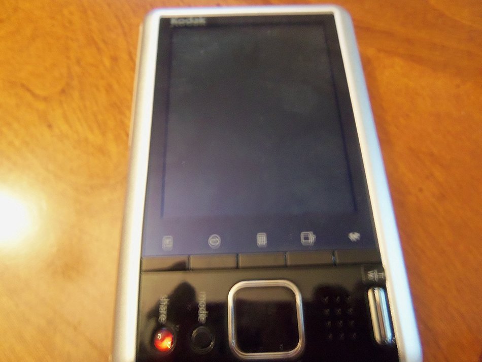 Kodak EasyShare M590 14MP 5x Optical/5x Digital Zoom HD Camera (Silver) - One Touch Sharing! N4