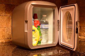 Uber Appliance UB-XL1 Uber Chill 12 can 9 Liter retro personal mini fridge for bedroom, office or dorm N6