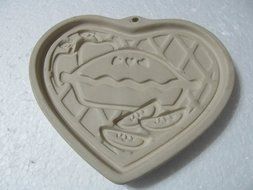 The Pampered Chef Welcome Home Heart Clay Cookie Mold #2911 N2