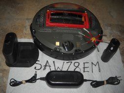 iRobot Roomba 570 Autonomous Robotic Vacuum N2