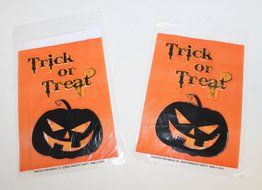 3 Packs of 40pcs (Total 120 Bags) Clear Halloween Random Style Flat Cello/Cellophane/Loot Treat Zip Seal bags... N2