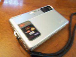 Kodak EasyShare M590 14MP 5x Optical/5x Digital Zoom HD Camera (Silver) - One Touch Sharing! N6