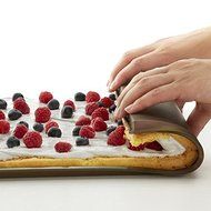 HULISEN Silicone Baking Tray Tools Pad Sushi Rolling Tool for Cakes Bread Roll Mat (Color: Red) N3