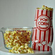 Carnival King Paper Popcorn Bags, 1 oz, Red &amp; White, 100 Piece N9