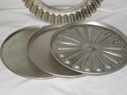 Vintage 4 Piece Wear-Ever 9 3/4 x 2 Inch Changeable Insert Aluminum Tart Caking Baking Pan USA N2