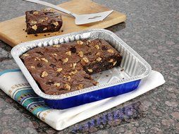 Ez Foil/Reynolds 00ZR92520000 EZ Foil Disposable Square Cake Pan With Lid, Non-Stick, 8 x8 x 2-In., 3-Pk. - Quantity 9 N3