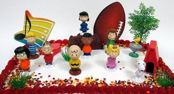 Charlie Brown PEANUTS 18 Piece Birthday CAKE Topper Set Featuring Charlie Brown, Lucy, Snoopy, Linus, Peppermint... N3