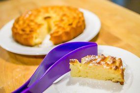 Silicone Mold 9 Inch Flower Shape Plus Cake Cutter and Server Leaf Shape N8