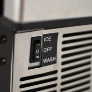 EdgeStar 45 Lb. Undercounter Clear Ice Maker - Stainless Steel N5