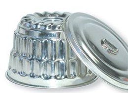 Steamed Pudding Mold with Fluted Edges - 5 Cup Capacity