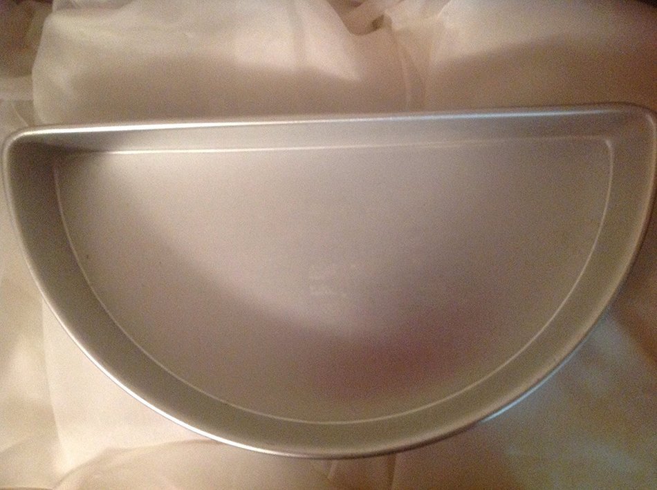 Wilton 18" Half Round Cake Pan 2105-5622 N2