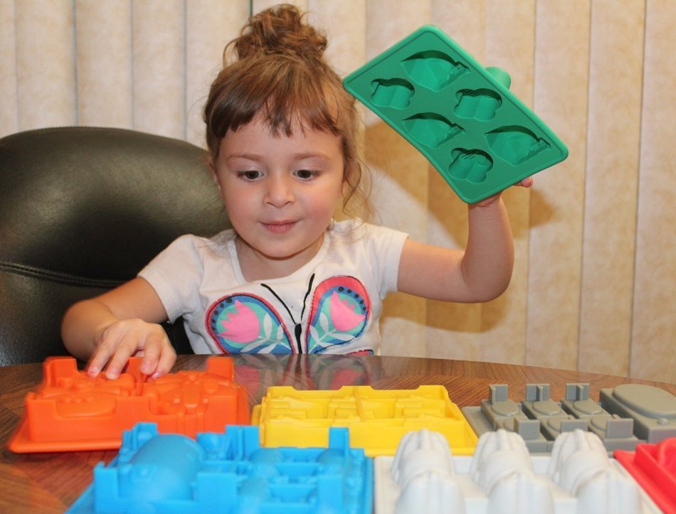 Set of 8 Ice Cube Trays Candy Fondant Silicone Molds for Star Wars Theme Baking（ Stormtrooper, Darth Vader, X-Wing... N4