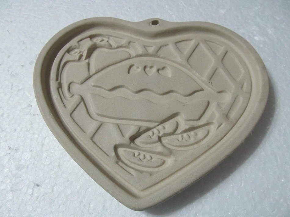 The Pampered Chef Welcome Home Heart Clay Cookie Mold #2911 N2