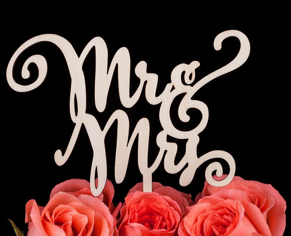LOVENJOY Gift Box Pack Mr and Mrs Monogram Rustic Wood Wedding Engagement Cake Toppers Decoration (5.9-inch) N5