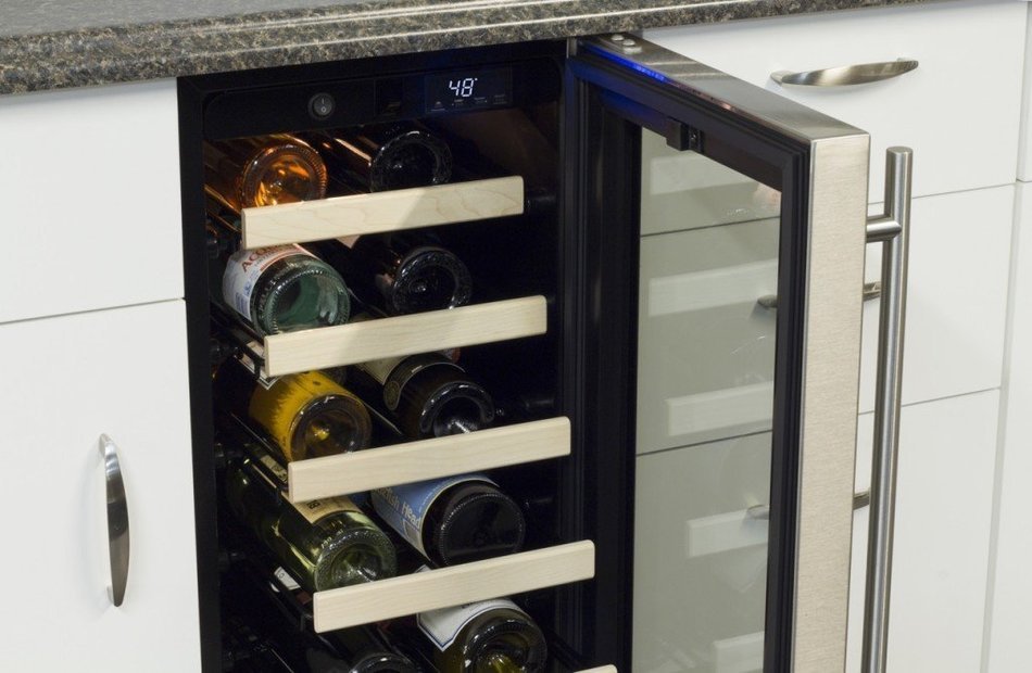 Marvel 30WCM-BS-G-R 15-Inch Wide Under Counter Wine Cellar Black Cabinet Glass and Stainless Steel Door N4