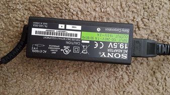 Sony iHome for 30 pin iPods or iPhones only N3