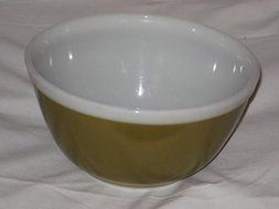 Pyrex Americana Fall Color Olive Brown w/ White Rim 1 1/2 Quart Mixing Bowl