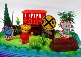 DANIEL TIGER&#039;S NEIGHBORHOOD 10 Piece Birthday CAKE Topper Set, Featuring Daniel Tiger, Katerina Kitty Cat and... N9